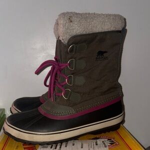 Sorel Pink Lace Women's Winter Boot size 10